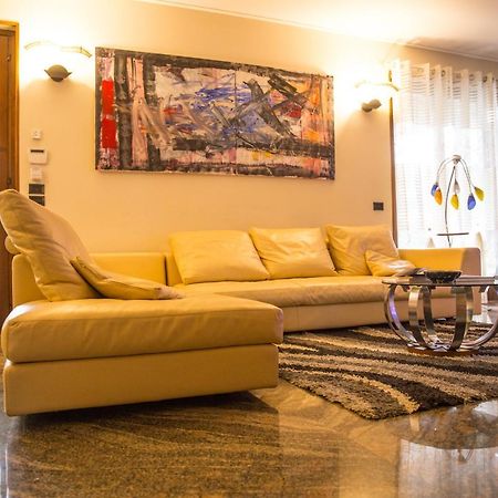 Villa Ivana Desenzano del Garda Buitenkant foto