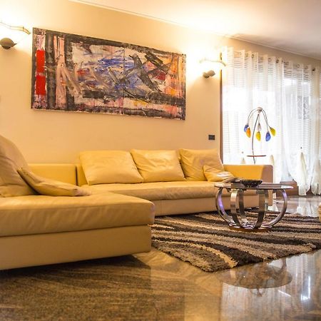 Villa Ivana Desenzano del Garda Buitenkant foto
