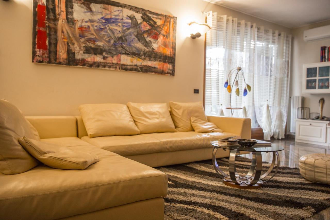 Villa Ivana Desenzano del Garda Buitenkant foto