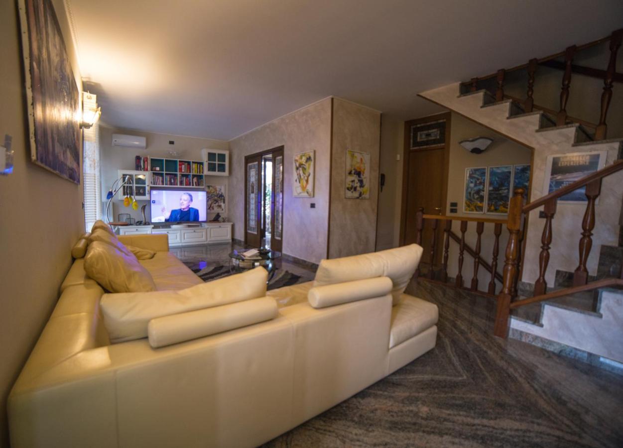 Villa Ivana Desenzano del Garda Buitenkant foto