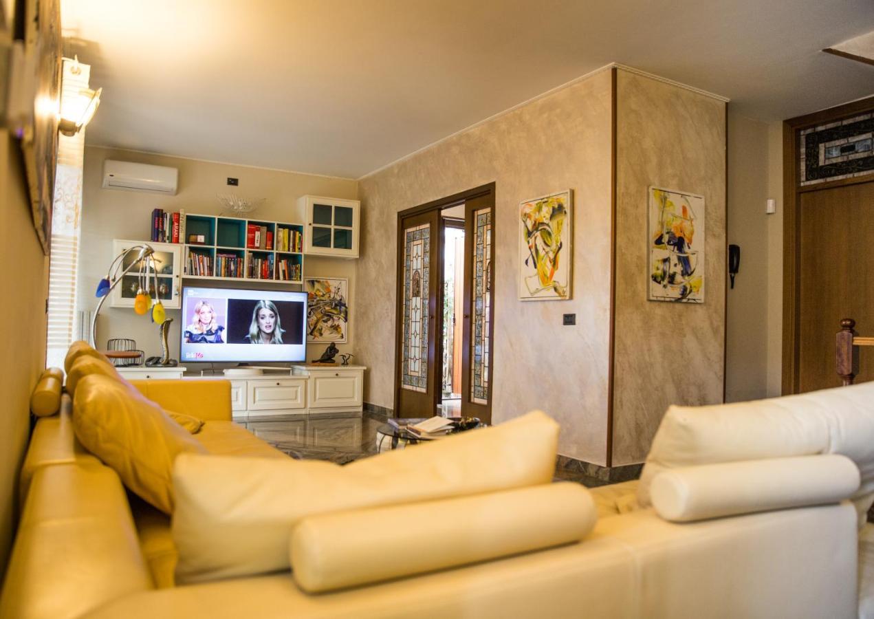 Villa Ivana Desenzano del Garda Buitenkant foto
