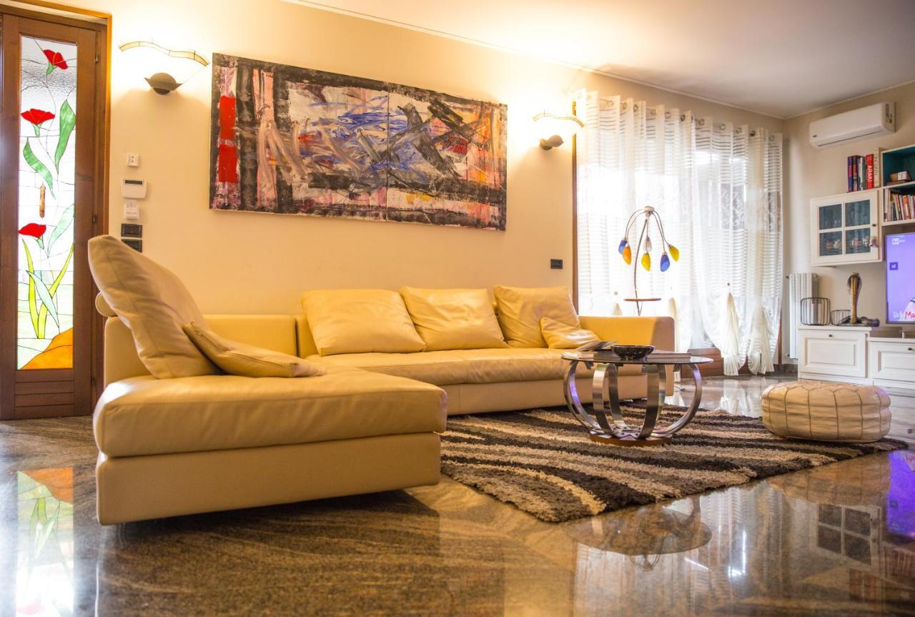 Villa Ivana Desenzano del Garda Buitenkant foto