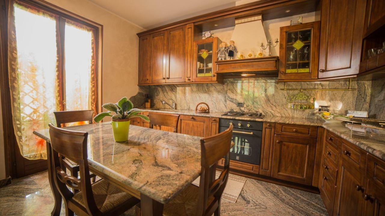 Villa Ivana Desenzano del Garda Buitenkant foto